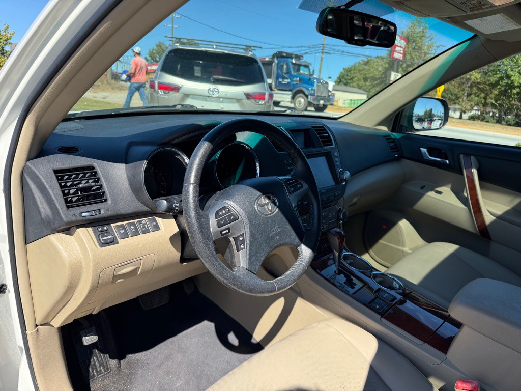 2011 Toyota Highlander Image 10