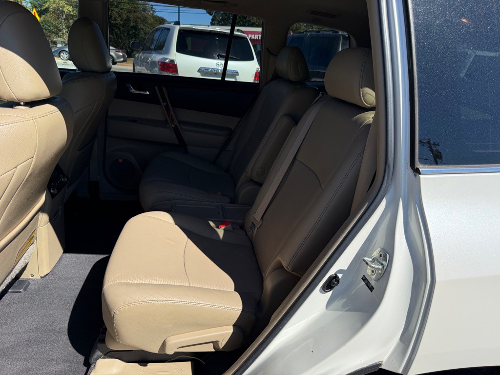 2011 Toyota Highlander Image 14