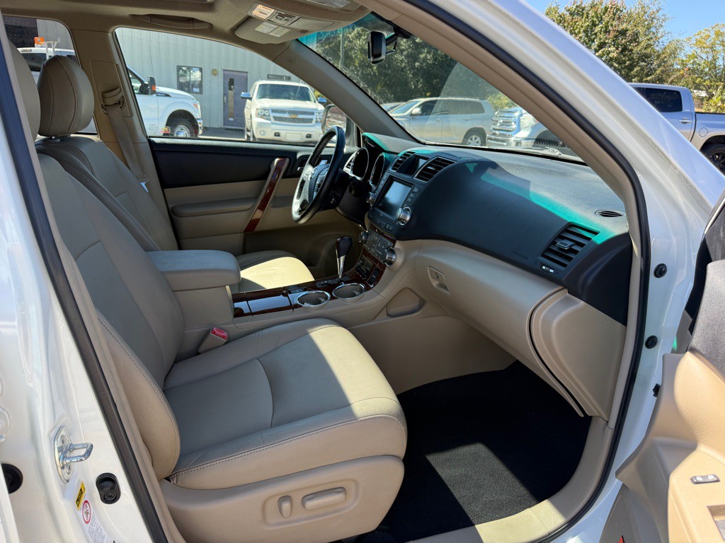 2011 Toyota Highlander Image 16