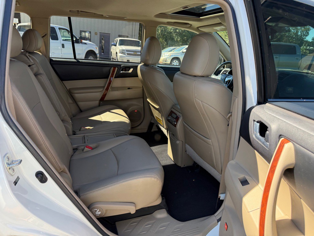 2011 Toyota Highlander Image 17