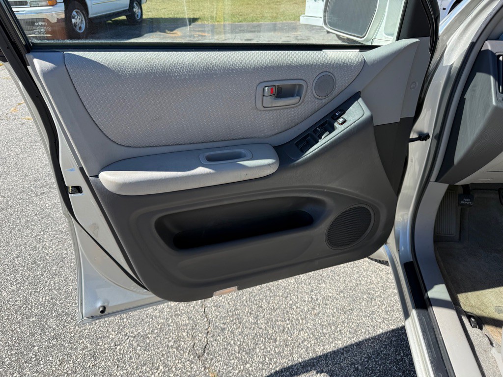 2005 Toyota Highlander Image 12