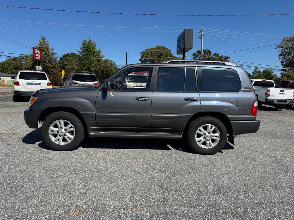 2003 Lexus LX 470 Image 4