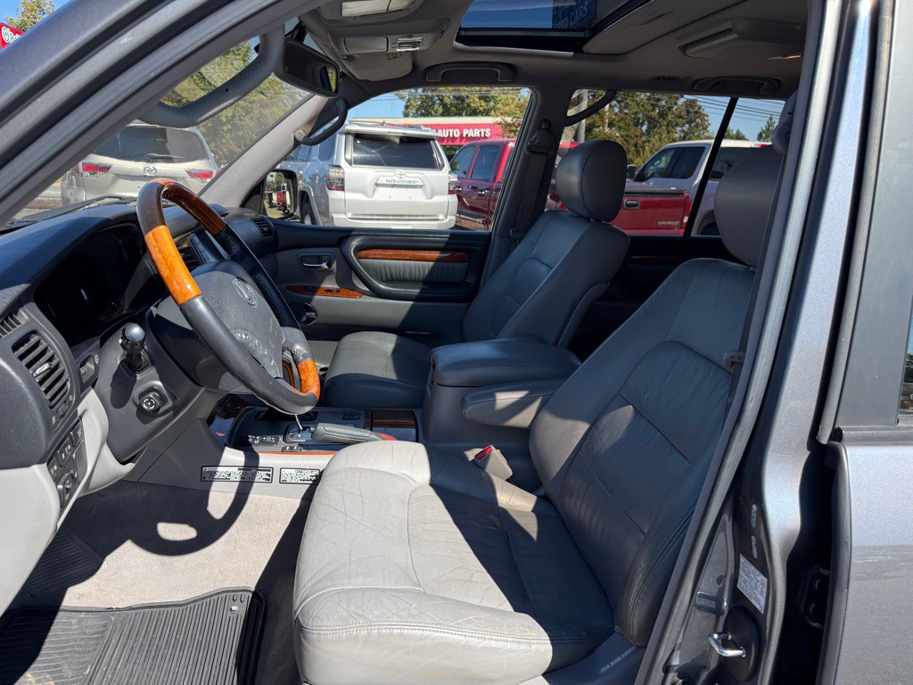 2003 Lexus LX 470 Image 9