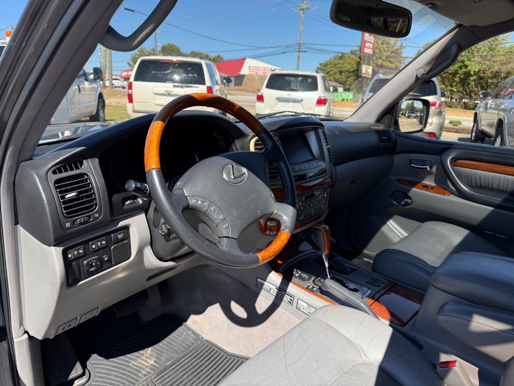 2003 Lexus LX 470 Image 10