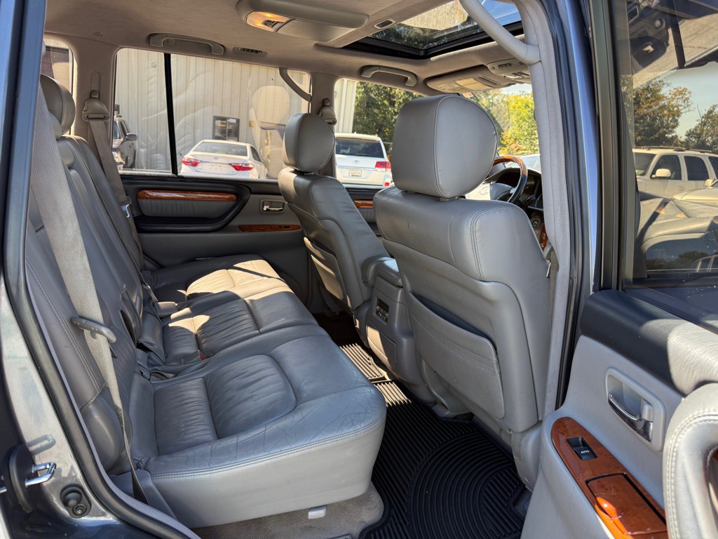 2003 Lexus LX 470 Image 17