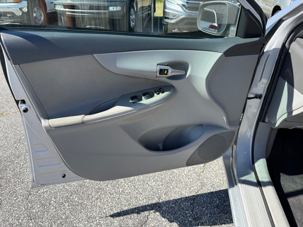 2010 Toyota Corolla Image 11