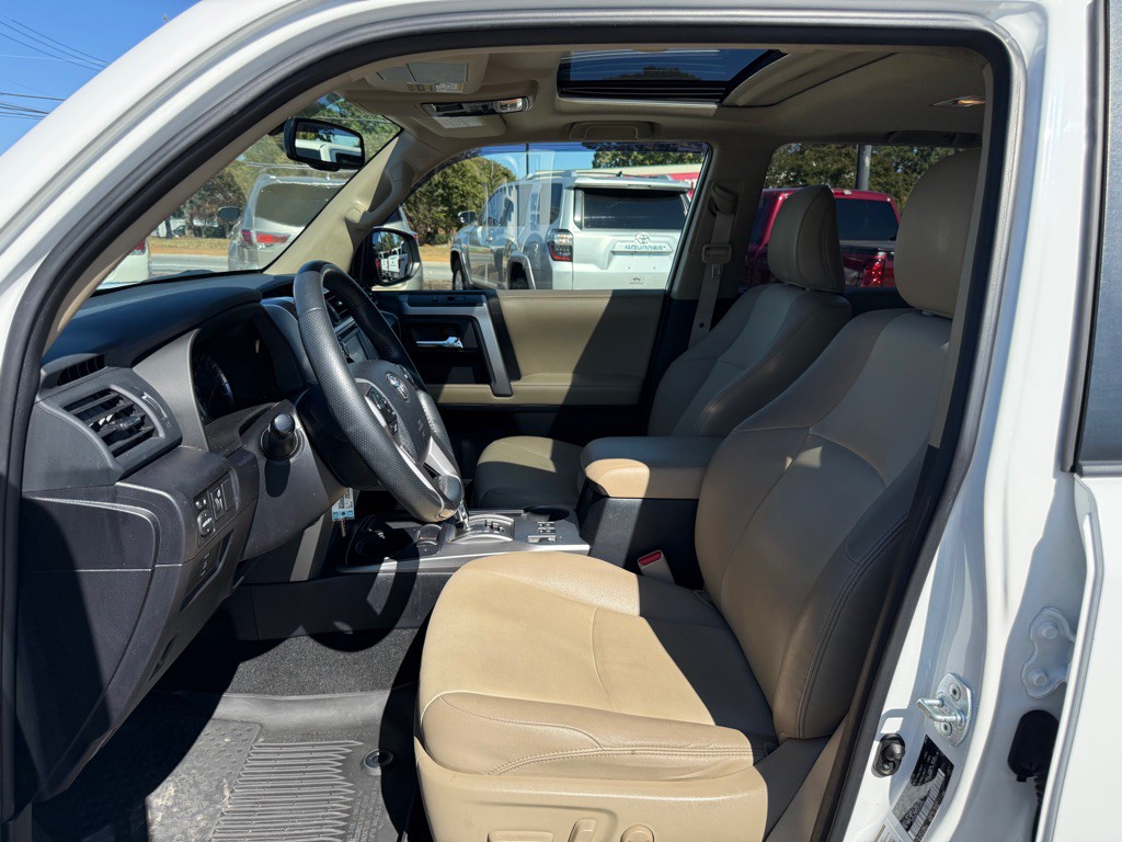 2016 Toyota 4Runner Image 9