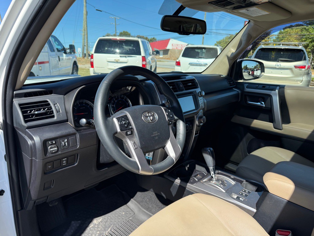 2016 Toyota 4Runner Image 10