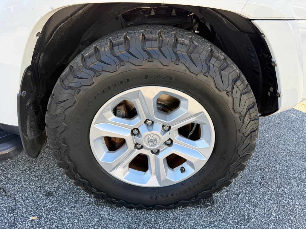 2016 Toyota 4Runner Image 18