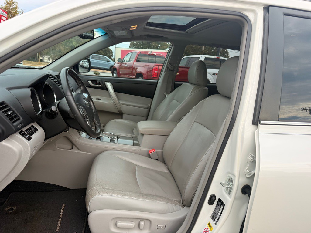 2012 Toyota Highlander Image 9
