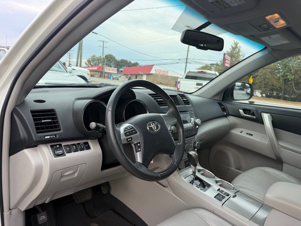 2012 Toyota Highlander Image 10