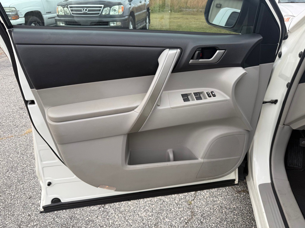 2012 Toyota Highlander Image 12