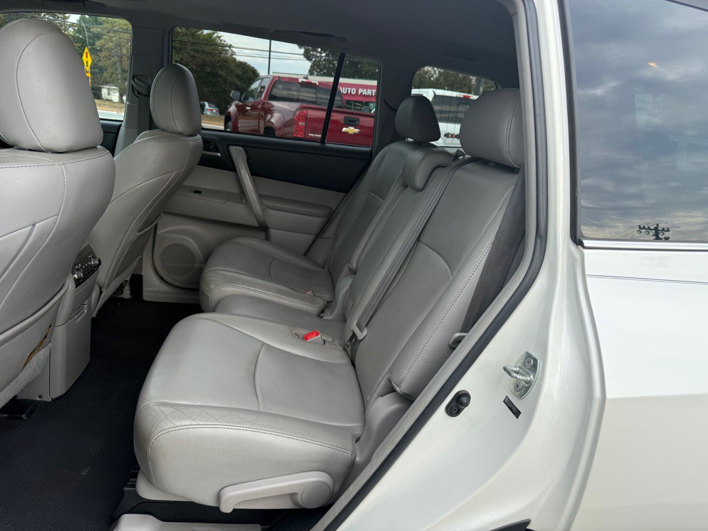 2012 Toyota Highlander Image 13