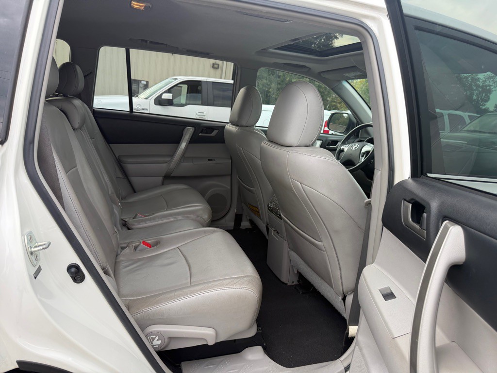 2012 Toyota Highlander Image 16