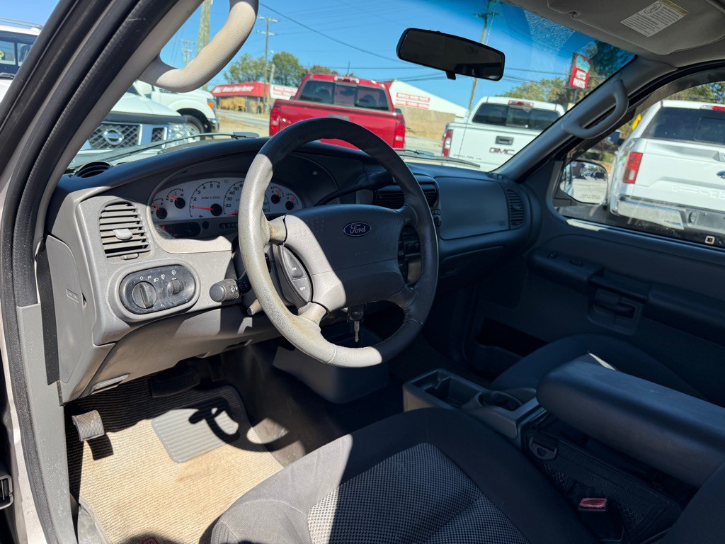 2004 Ford Explorer Image 10