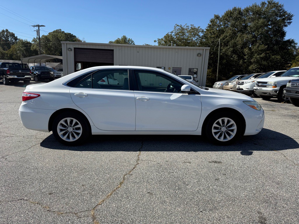 2015 Toyota Camry Image 8