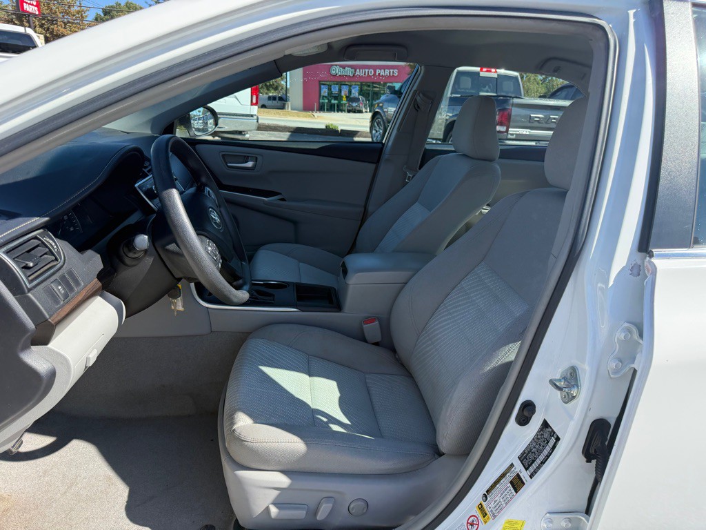 2015 Toyota Camry Image 9