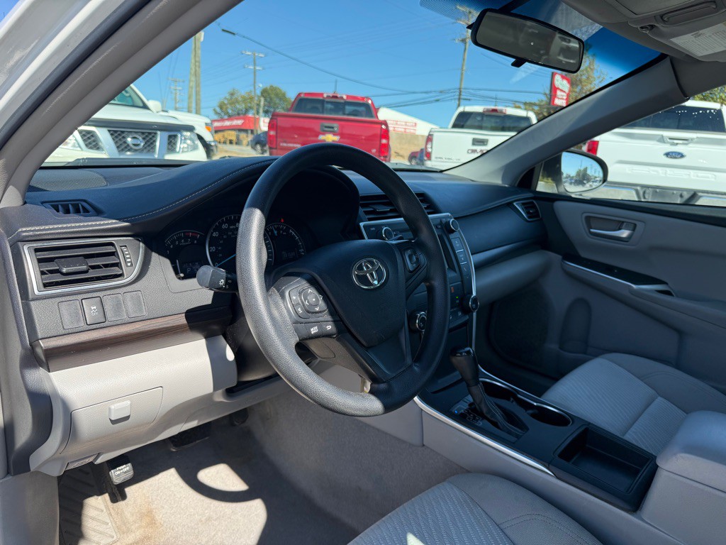 2015 Toyota Camry Image 10