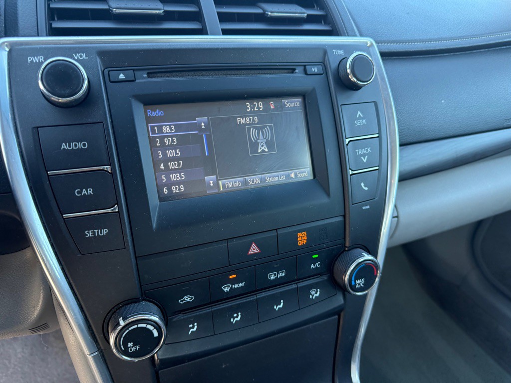 2015 Toyota Camry Image 11