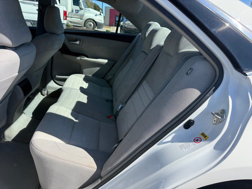 2015 Toyota Camry Image 13