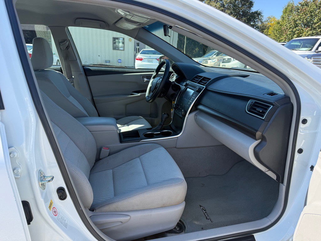 2015 Toyota Camry Image 14