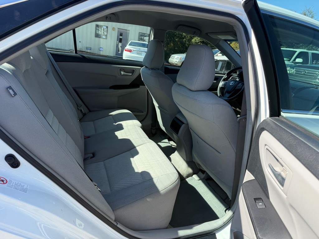 2015 Toyota Camry Image 15