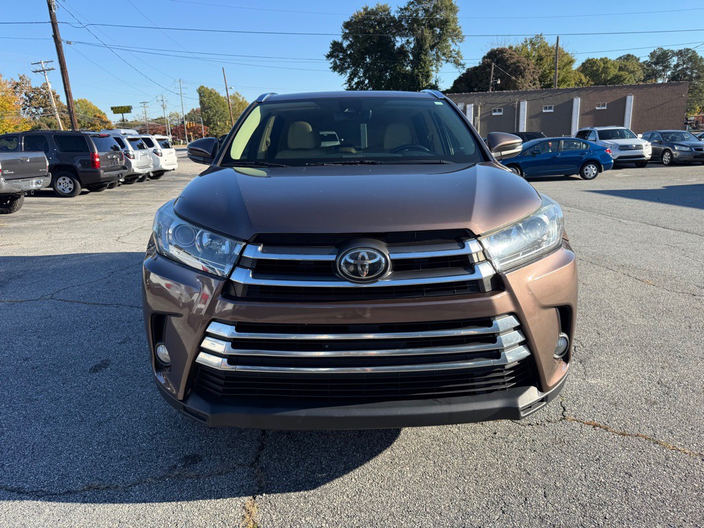 2017 Toyota Highlander Image 2