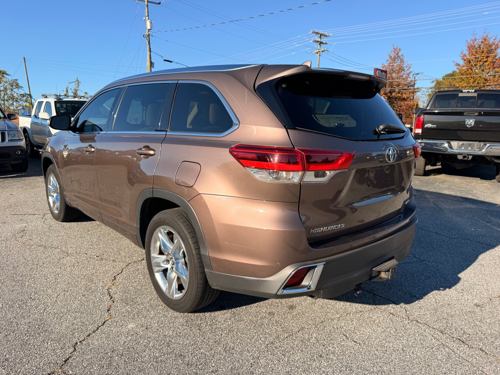 2017 Toyota Highlander Image 5