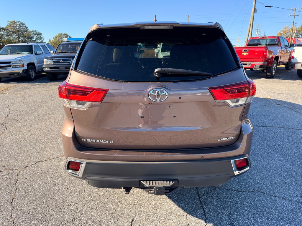 2017 Toyota Highlander Image 6