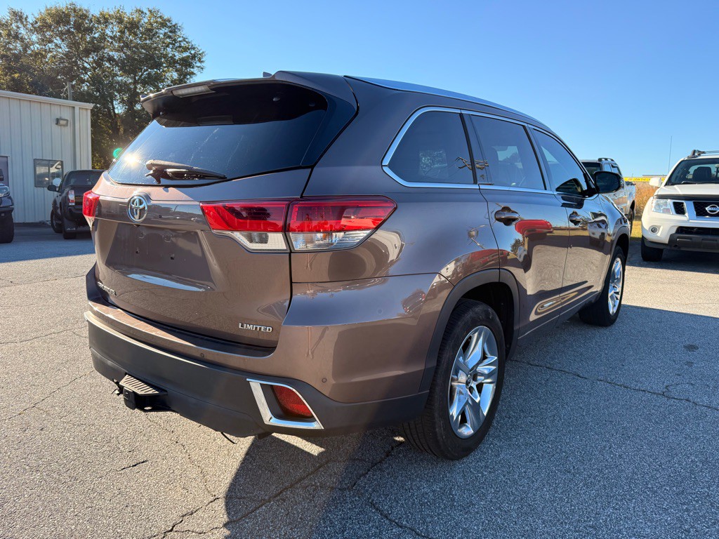 2017 Toyota Highlander Image 7