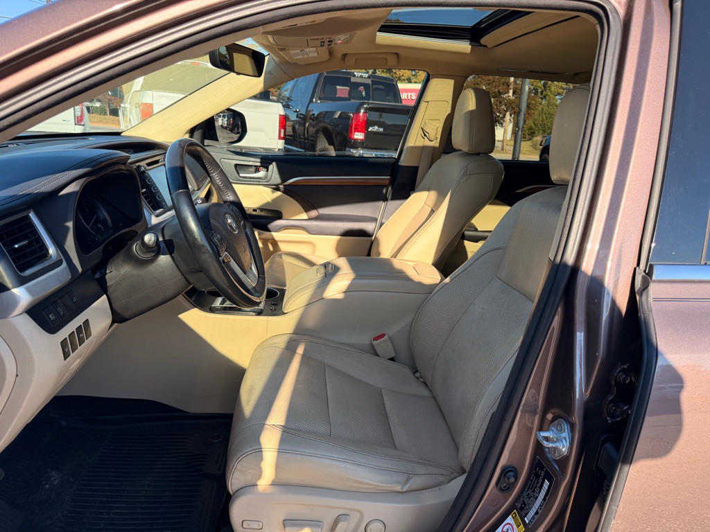 2017 Toyota Highlander Image 9