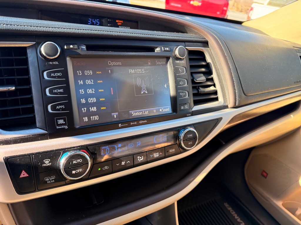 2017 Toyota Highlander Image 11