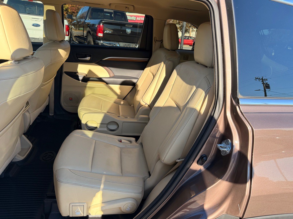 2017 Toyota Highlander Image 14