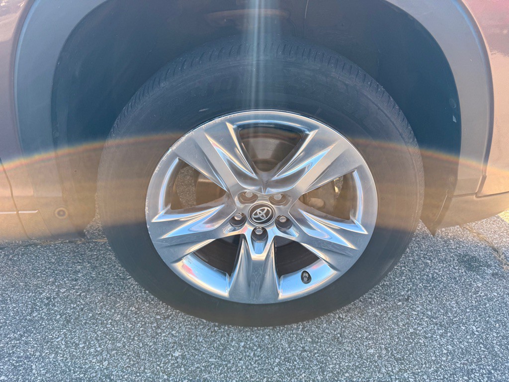 2017 Toyota Highlander Image 18
