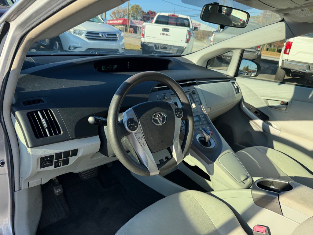 2012 Toyota Prius Image 9