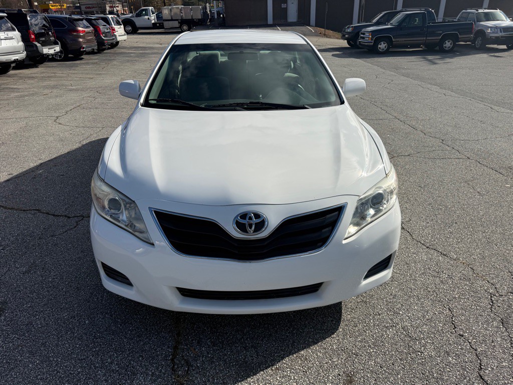 2011 Toyota Camry Image 2