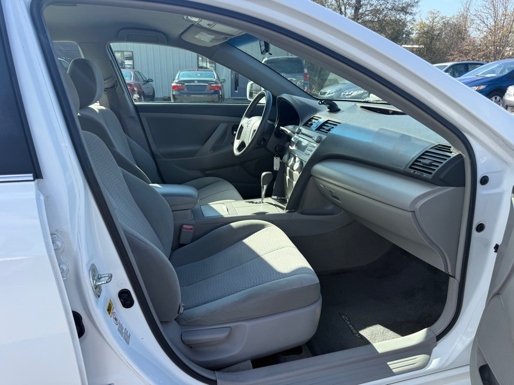 2011 Toyota Camry Image 11