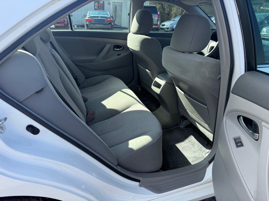 2011 Toyota Camry Image 12