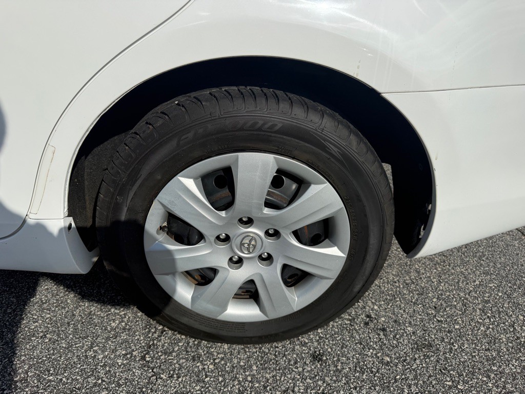 2011 Toyota Camry Image 13