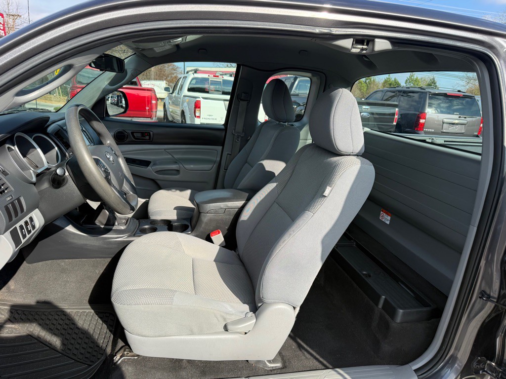 2015 Toyota Tacoma Image 9