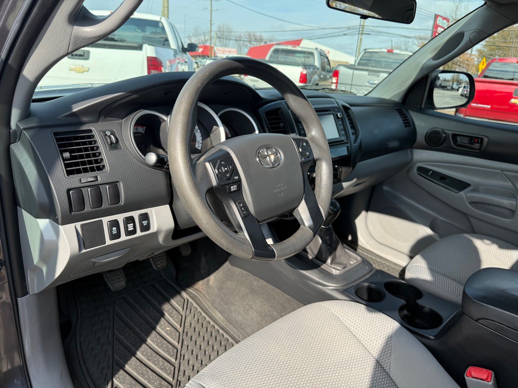 2015 Toyota Tacoma Image 10