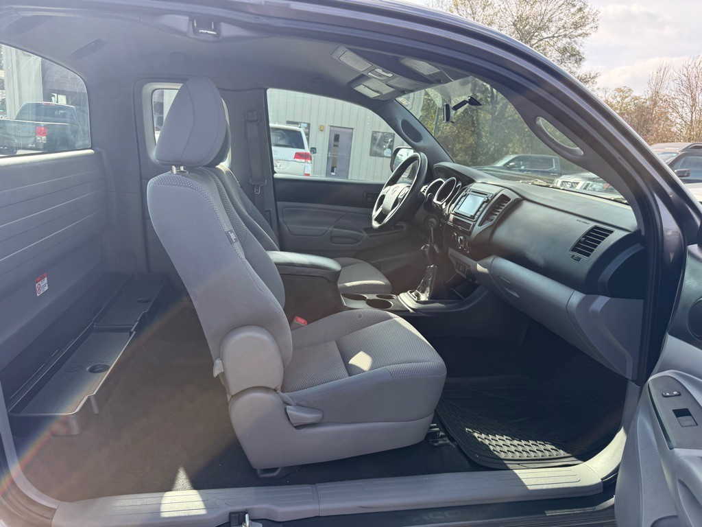 2015 Toyota Tacoma Image 13