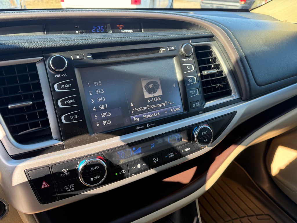 2014 Toyota Highlander Image 11