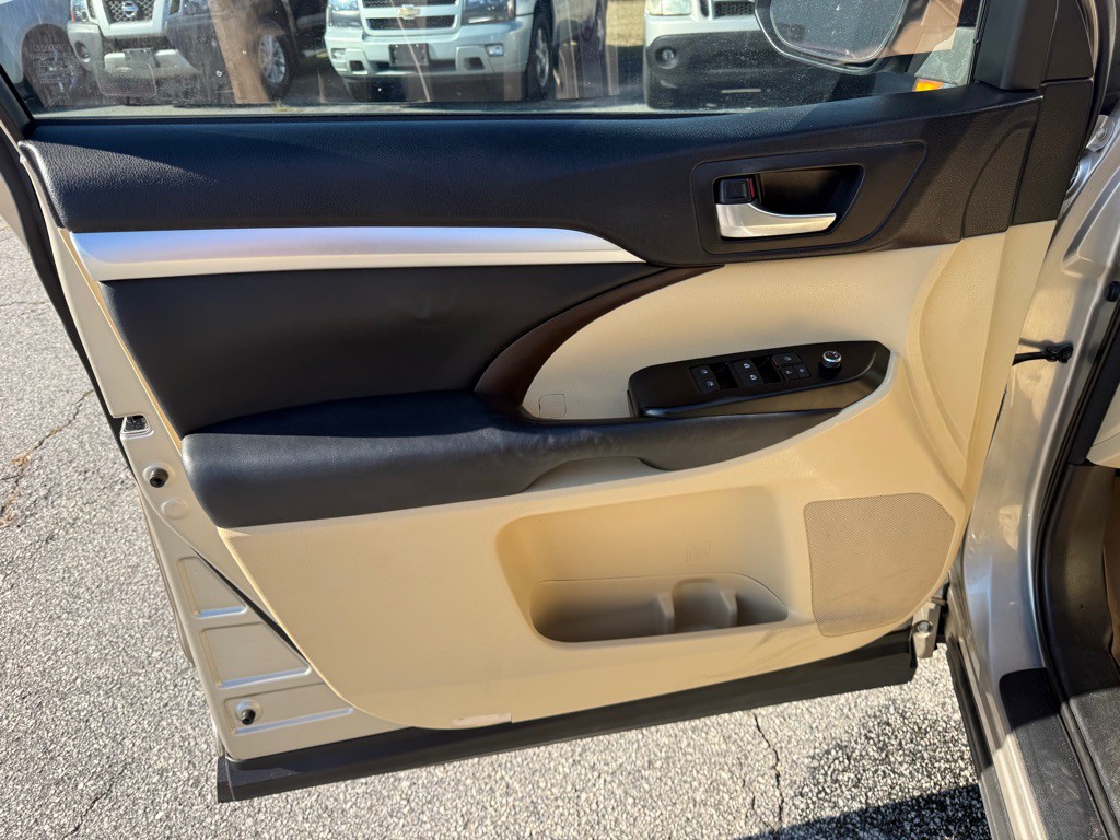 2014 Toyota Highlander Image 13