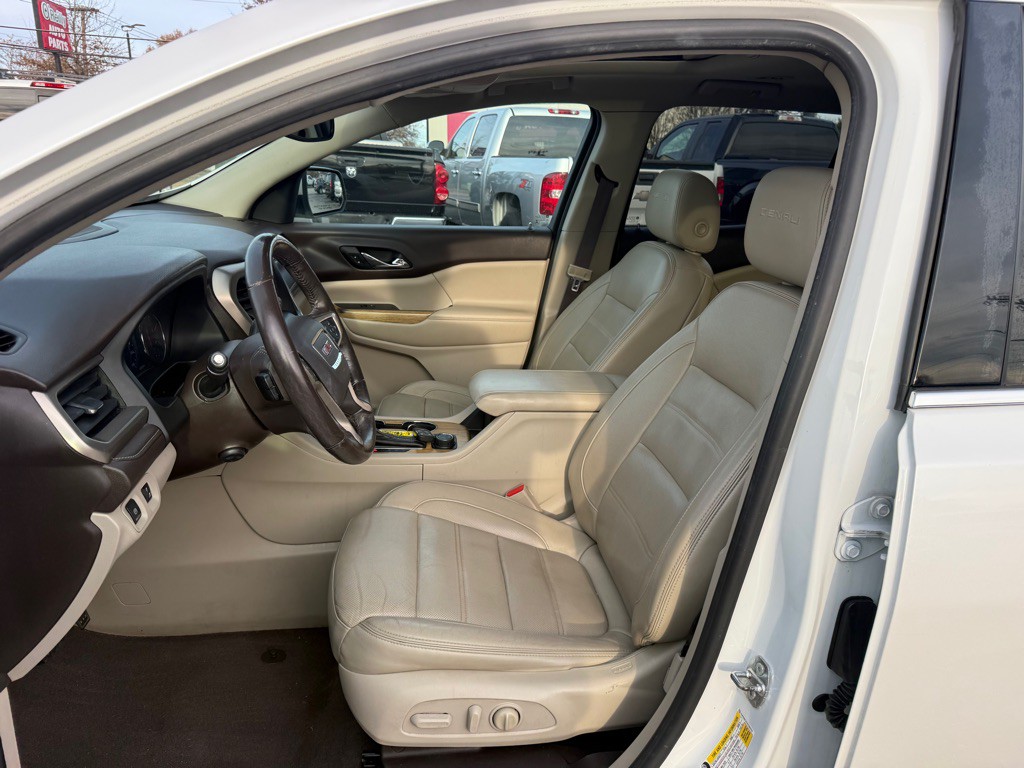 2017 GMC Acadia Image 7