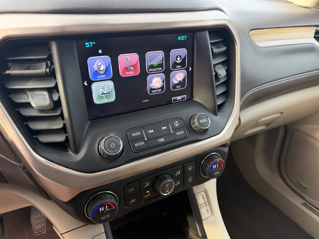 2017 GMC Acadia Image 9