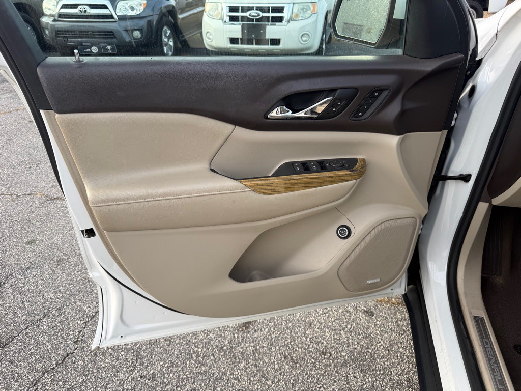 2017 GMC Acadia Image 11