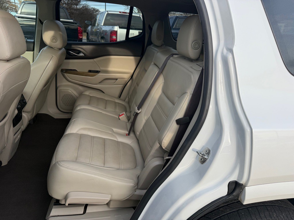 2017 GMC Acadia Image 12