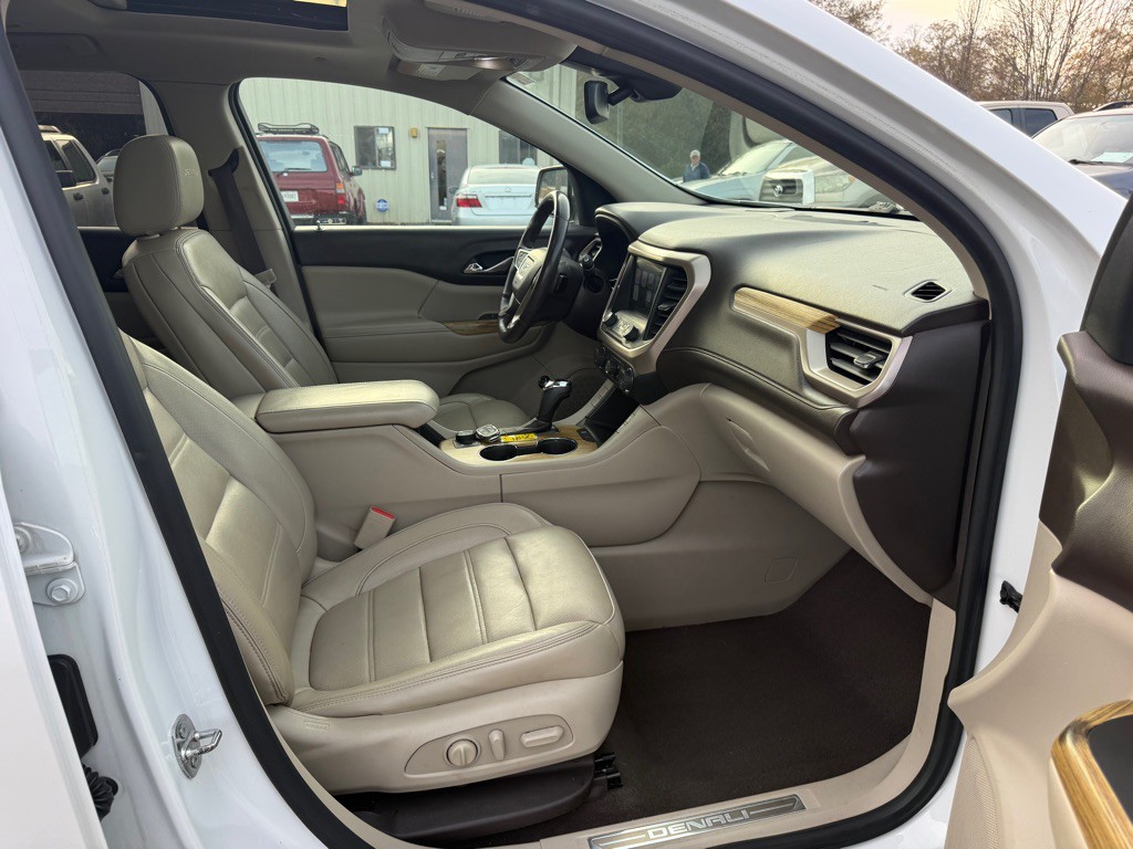 2017 GMC Acadia Image 14