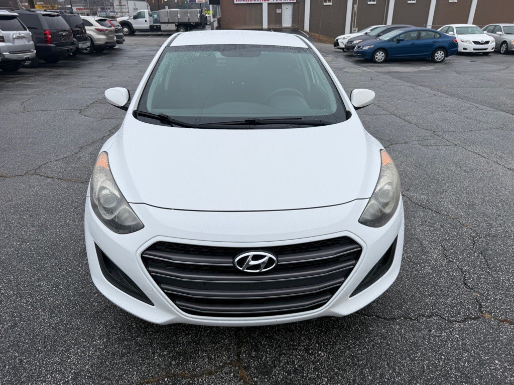 2017 Hyundai Elantra Image 2